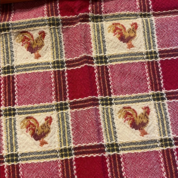 Vintage Chicken Rooster Tablecloth and Napkins (4) - Picture 4 of 4
